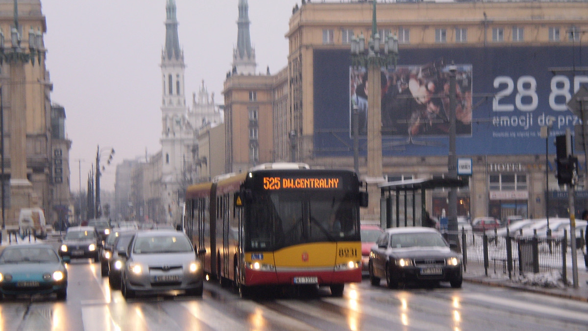 Najwięcej pieniędzy miasto utnie na autobusy i tramwaje. Ratusz ujawnia właśnie plan oszczędności w komunikacji miejskiej. W tym roku z budżetu miasta pójdzie na nią o ponad 190 mln zł mniej, niż w ubiegłym.