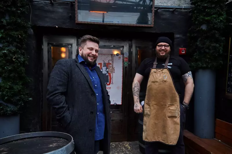Olaf Michalczyk, szef kuchni restauracji Banjaluka i Marcin Kuc, Jaja w kuchni