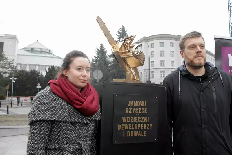 Julia Zimmermann, Adrian Zandberg podczas konferencji dotyczacej wycinki drzew