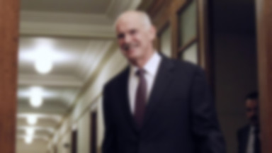 Premier Papandreu traci poparcie w swojej partii