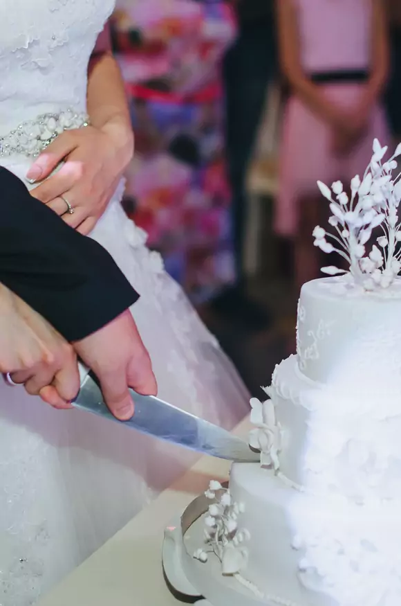 Jak zaoszczędzić na torcie weselnym? Porady wedding plannerki szokują