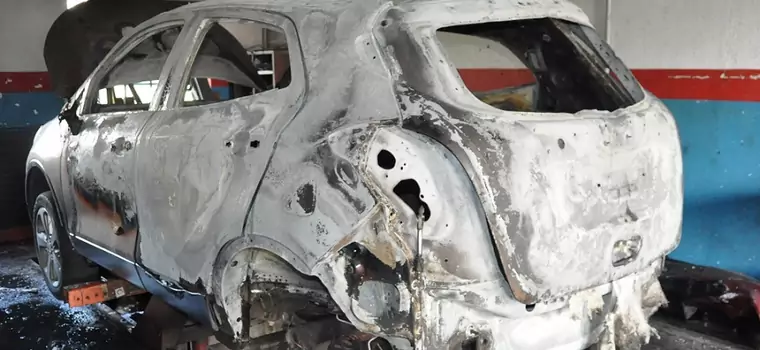 Podczas napraw blacharskich spalił się samochód za 60 tys. zł