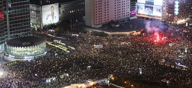 Anonymous dostrzegli protesty w Polsce. "Warszawa tworzy historię"