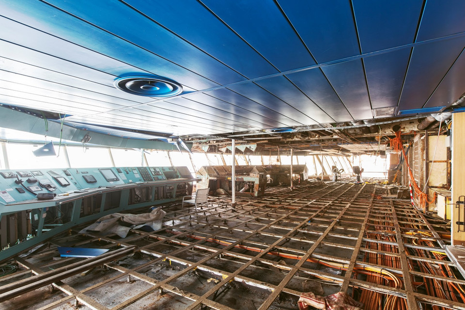 Wrak statku Costa Concordia - zdjęcia z książki "Concordia" Jonathana Danko Kielkowskiego