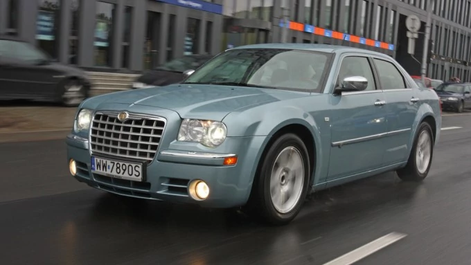 Używany Chrysler 300C: czy warto kupić amerykańską limuzynę?