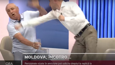 Bójka w studiu mołdawskiej telewizji. Jeden z polityków stracił przytomność 