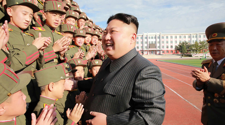 Kim Dzsong-Un bekeményített /Fotó: AFP
