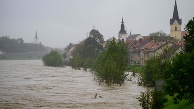 Sytuacja w Słowenii się pogarsza. Woda przerwała wał na rzece Mura