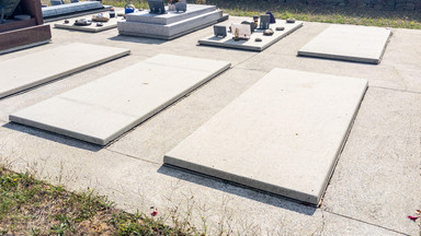 Ile kosztuje miejsce na cmentarzu i czy można je wykupić za życia?