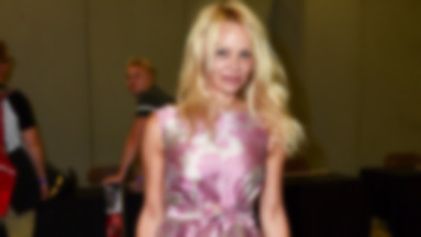 Pamela Anderson w koszmarnej stylizacji na imprezie. Co ona na siebie założyła?!