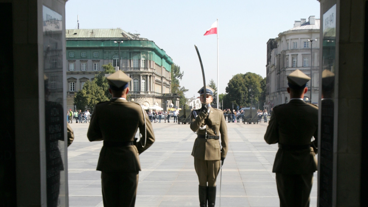 Wojewoda wielkopolski Piotr Florek wystąpił do Kancelarii Prezydenta o nadanie Krzyża Kawalerskiego Orderu Odrodzenia Polski kapralowi Piotrowi Konieczce. Poległ on w miejscowości Jeziorki 1 września 1939 o godzinie 1.40, trzy godziny przed atakiem Niemców na Westerplatte.