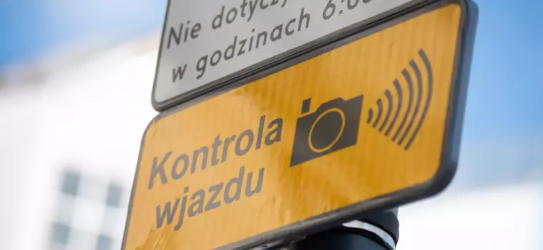 Nalepki jeszcze się nie pojawiły, a już mogą zniknąć. Nowy sposób kontroli i automatyczny mandat