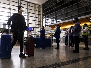 Na europejskich lotniskach na razie nie pojawią się podróżni z USA