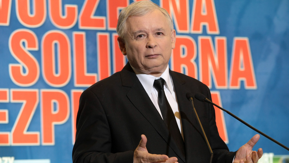 Oszczędzanie kosztem ciężko chorych ludzi jest nikczemnością rządu i premiera Donalda Tuska - oświadczył prezes PiS Jarosław Kaczyński. Dlatego - jak mówił - PiS domaga się przywrócenia starych cen leków, sprzed wejścia w życie nowej listy refundacyjnej.