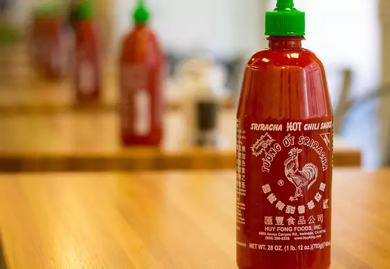 Lubisz ostre dania? Musisz poznać, czym jest Sriracha