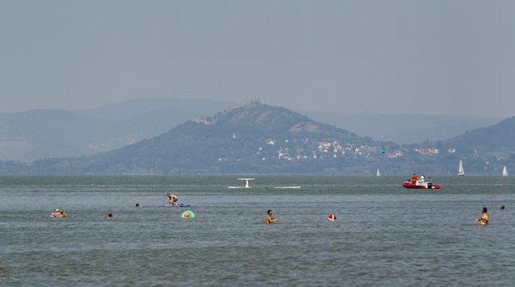 Vízre szállt repülő Balatonyberényben