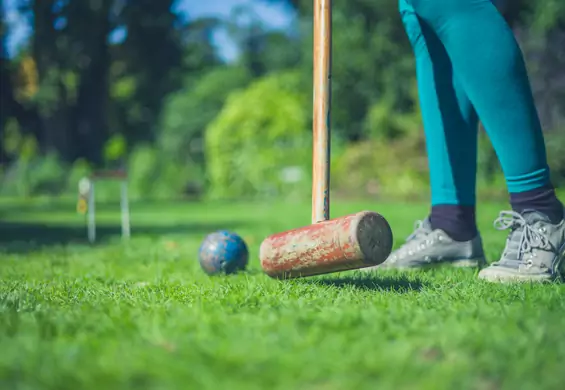 Bulle, krokiet czy kubb? Gry plenerowe, które zabierzesz do parku