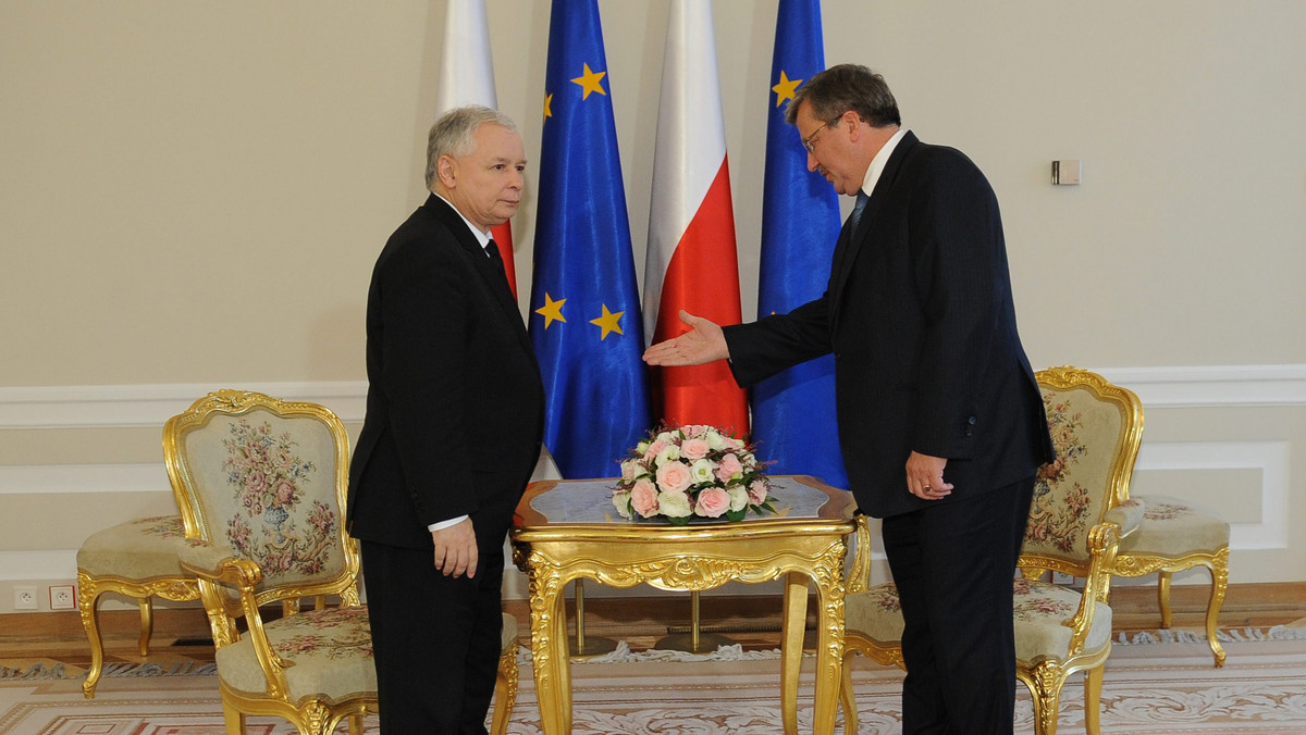 Prezes PiS Jarosław Kaczyński powiedział prezydentowi Bronisławowi Komorowskiemu, że Prawo i Sprawiedliwość będzie "zdecydowaną opozycją" wobec rządu - poinformował po spotkaniu Kaczyńskiego z Komorowskim rzecznik partii Adam Hofman.