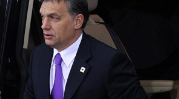 Brüsszelbe rendelte kisbuszát Orbán