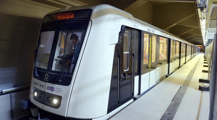 Nem áll meg a 2-es metró a Kossuth téren három hónapig/Fotó: MTI-Bliczay László