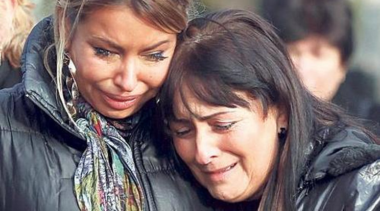 VV Dóri keservesen zokogott nagymamája sírjánál