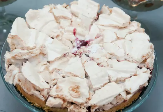 Ciasto "pleśniak": słodycz przełamana kwaskowatym smakiem leśnych owoców