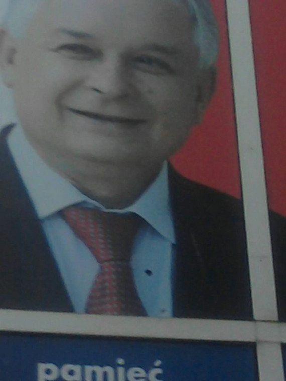 Zniszczony portret Lecha Kaczyńskiego, fot.Andrzej Jaworski
