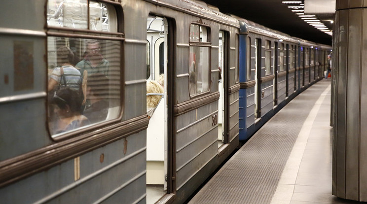 Zavartalan a metrópótlás / Fotó: Fuszek Gábor