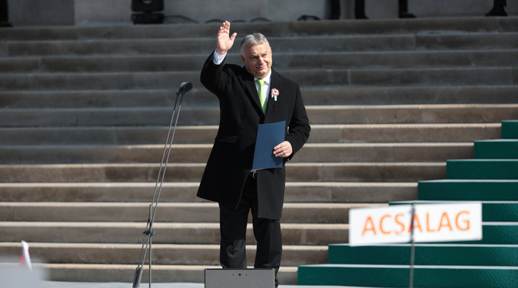 Óriási ováció fogadta Orbán Viktort / Fotó: Czerkl Gábor