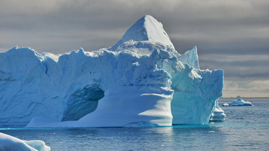 Symbol globalnego ocieplenia skuty lodem. Co się dzieje w Arktyce?