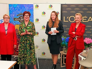 Od lewej: Henryka Krzywonos, Jolanta Kwaśniewska, Irena Kyryczenko, Joanna Scheuring-Wielgus podczas finałowego dnia Mentoriady .