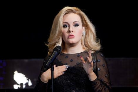 Adele 73dktkpTURBXy85NzM3MDYxMmM5NmUzMWJhZGJhNjExZjZjMTBhZjYwMi5qcGeSlQLNAxQAwsOVAs0B1gDCww