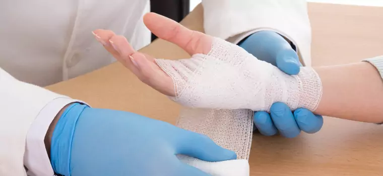 Naukowcy stworzyli "inteligentny" bandaż diagnozujący typ infekcji