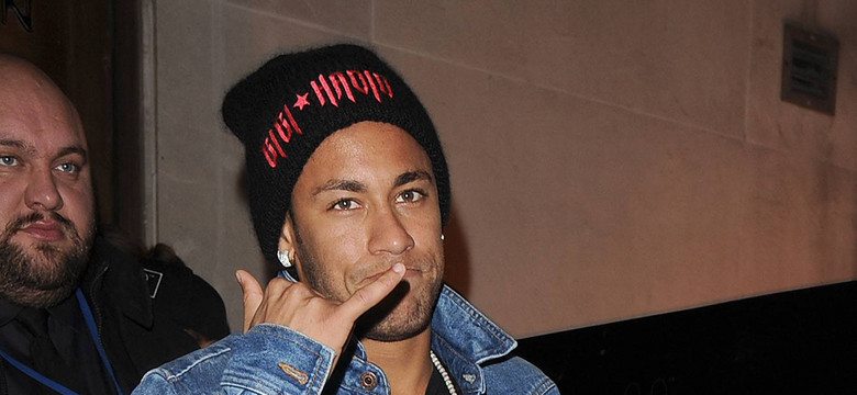 Neymar bawił się w londyńskim klubie w otoczeniu gromady modelek