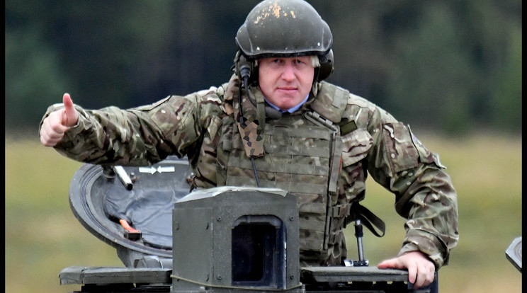 Boris Johnson brit 
külügyminiszter korábbi fotója egy észtországi hadgyakorlaton készült /Fotó: Profmédia-Reddot