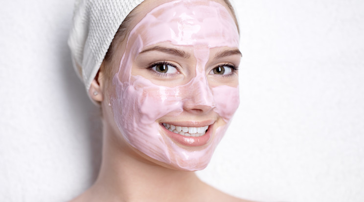A dinnyés-joghurtos maszk segít megszabadulni az elhalt hámsejtektől, feszesebbé, simábbá teszi a bőrt /Fotó: Shutterstock