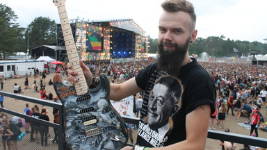 Pol'and'Rock Festival: Wyjątkowa gitara od Szymona Chwalisza. Zobacz, jak wygląda