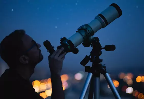 Lornetka astronomiczna czy luneta — czym lepiej obserwować niebo?