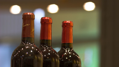 Rok na butelce wina — co oznacza? To wcale nie jest rocznik trunku