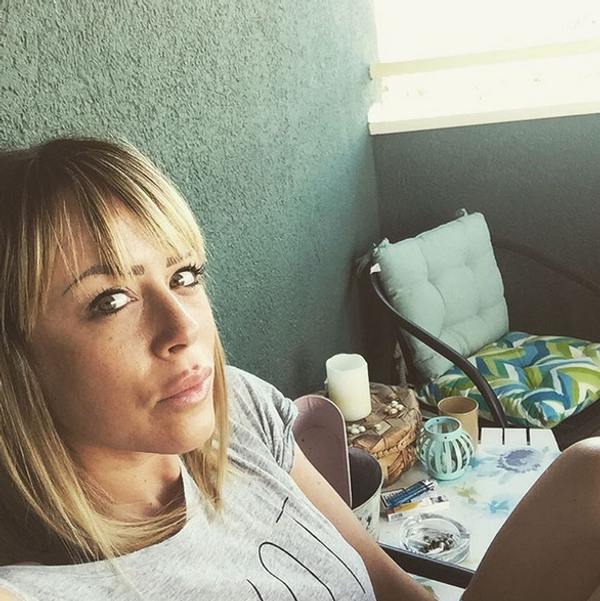 Na terasi voli da uživa Slađa