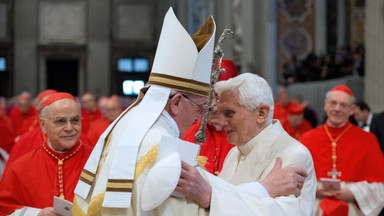Papież Benedykt XVI odszedł przez spisek?
