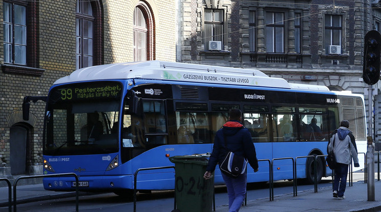 A többi utasnak
köszönheti, hogy
megmenekült szorult helyzetéből