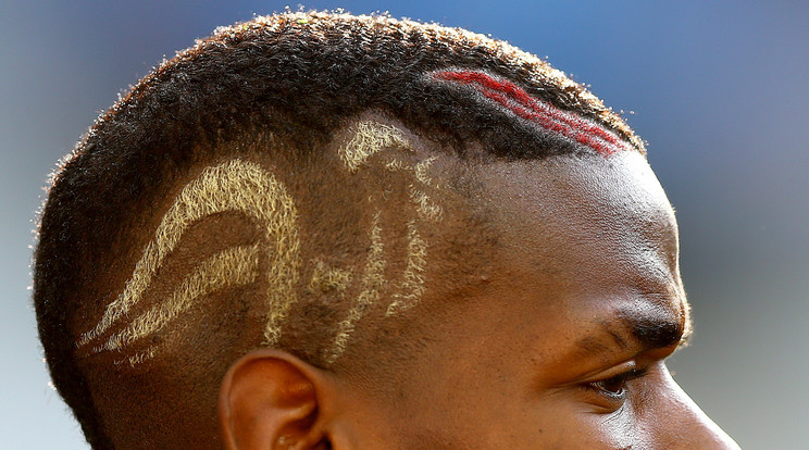 A foci EB idejére egy gall kakast nyíratott a hajába / Fotó: AFP