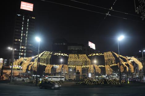 Rasveta ove godine i oko fontane na Slaviji