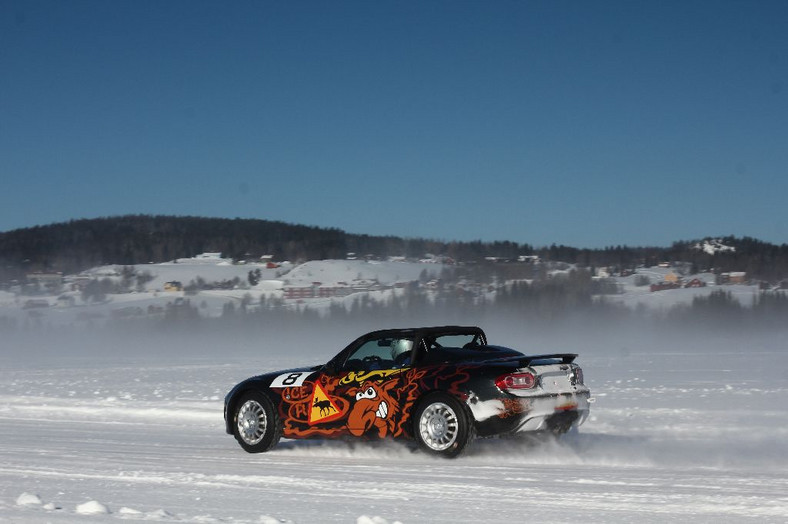 Emocjonujący finisz wyścigu Mazda MX-5 Ice Race