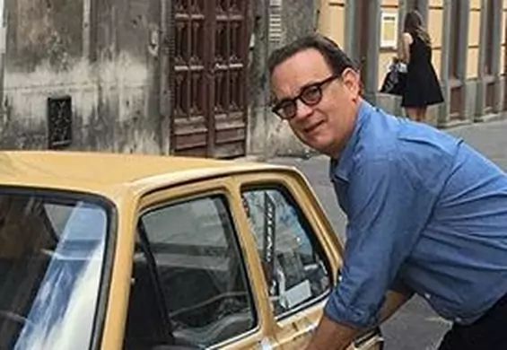 Tom Hanks znów robi sobie fotkę z „Maluchem”. Czy to kiedyś się skończy?