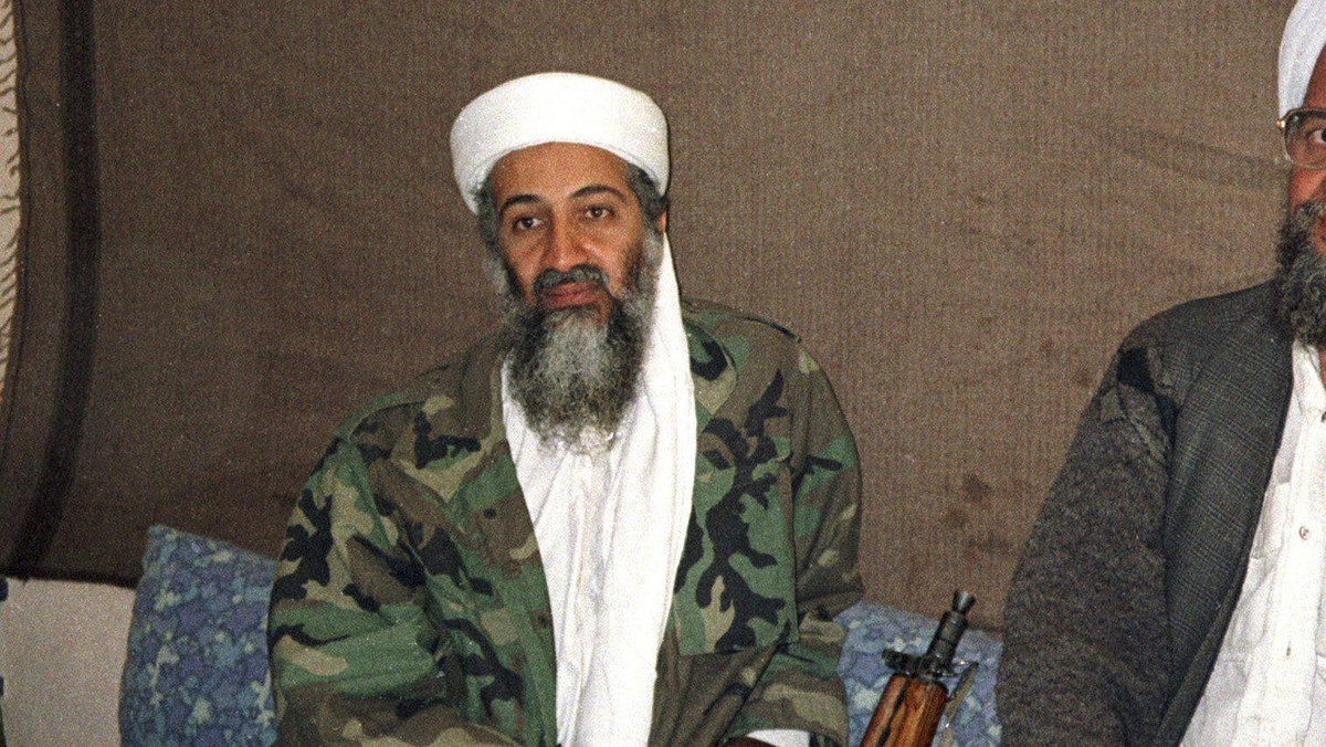 Na łamach kuwejckiej gazety "Al-Anaba" opublikowano testament, jaki pozostawił Osama bin Laden. Jego głównym adresatem są jego żony oraz dzieci. Liczący cztery strony dokument, który zawiera ostatnią wolę bin Ladena jest datowany na 14 grudnia 2001 roku. To zaledwie kilka miesięcy po spektakularnym ataku na nowojorskie World Trade Center, po którym stał się on najbardziej poszukiwanym człowiekiem świata - informuje serwis huffingtonpost.com.