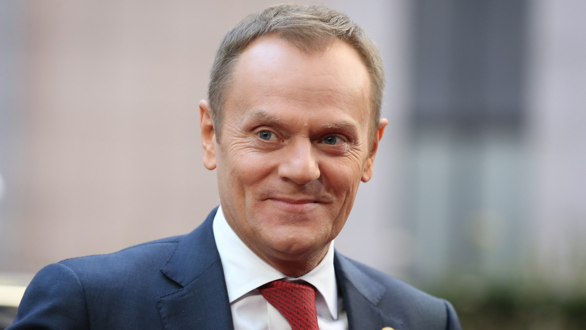 Premier Donald Tusk przybył do Dublina na dwudniowy szczyt Europejskiej Partii Ludowej. Delegaci będą wybierać swego głównego kandydata w eurowyborach, a zarazem pretendenta do funkcji szefa Komisji Europejskiej.