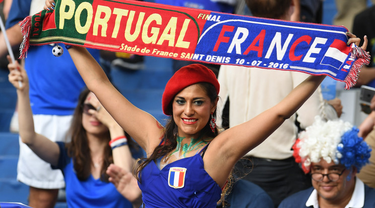 A franciák legszexibb szurkolója - Fotó: AFP