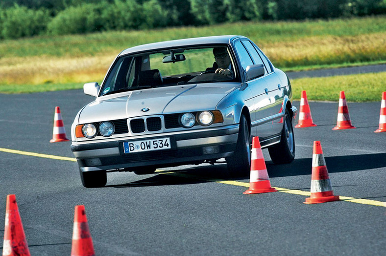 BMW 525i kontra Rover 827 - który klasyczny sedan będzie lepszym wyborem?